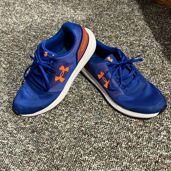 Under Armour athletic shoes - Picture 1 of 1